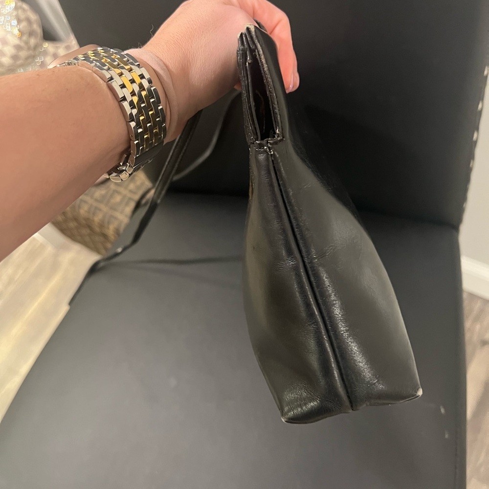 Authentic Ferragamo Black Leather crossbody Handbag - Picture 5 of 13